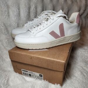 Veja V-12 Women's White Babe 10 - Worn Once Pink Sneakers